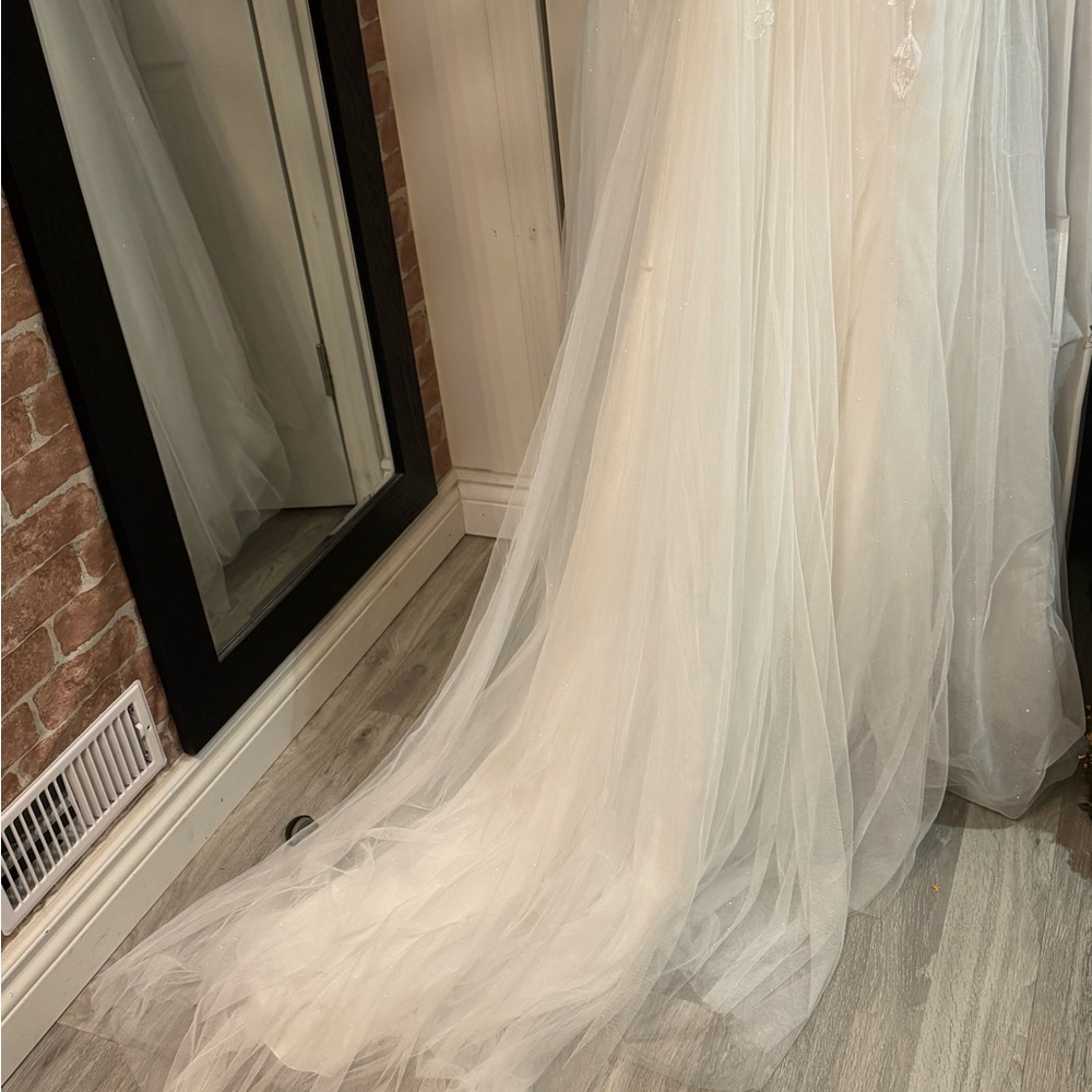 Amalfi Bridal Gown - Elegant White Floral Design - Picture 8 of 16
